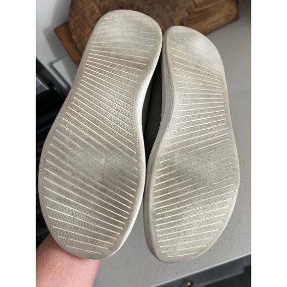 Allbirds mens size 10 olive green sneakers - Picture 3 of 4